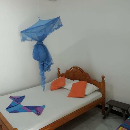 Hotel Oceanic White House Nilaveli Exterior foto